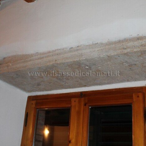 architrave antico in travertino