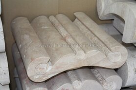 capitello moderno particolare