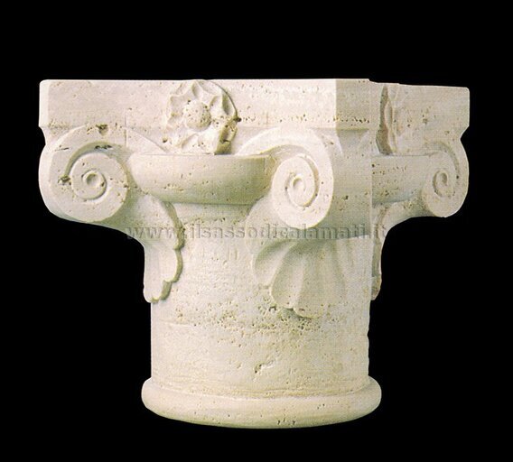 capitello in pietra fiori