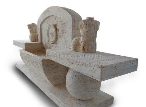 fontana monumentale in pietra