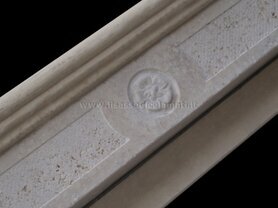 architrave decorata caminetto