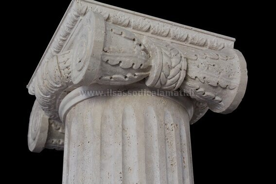 particolare capitello ionico