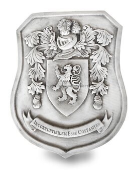 scudo araldico in marmo