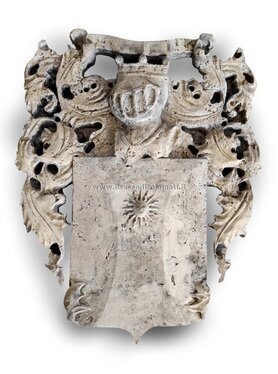 scudo pietra grezzo antico
