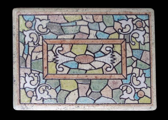 tavolo a mosaico multicolore
