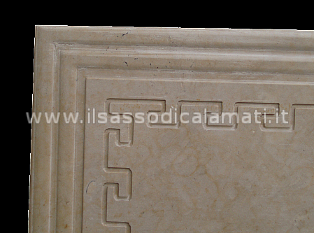 tavolo con incisione romana