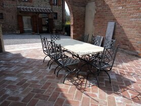 tavolo in pietra da giardino